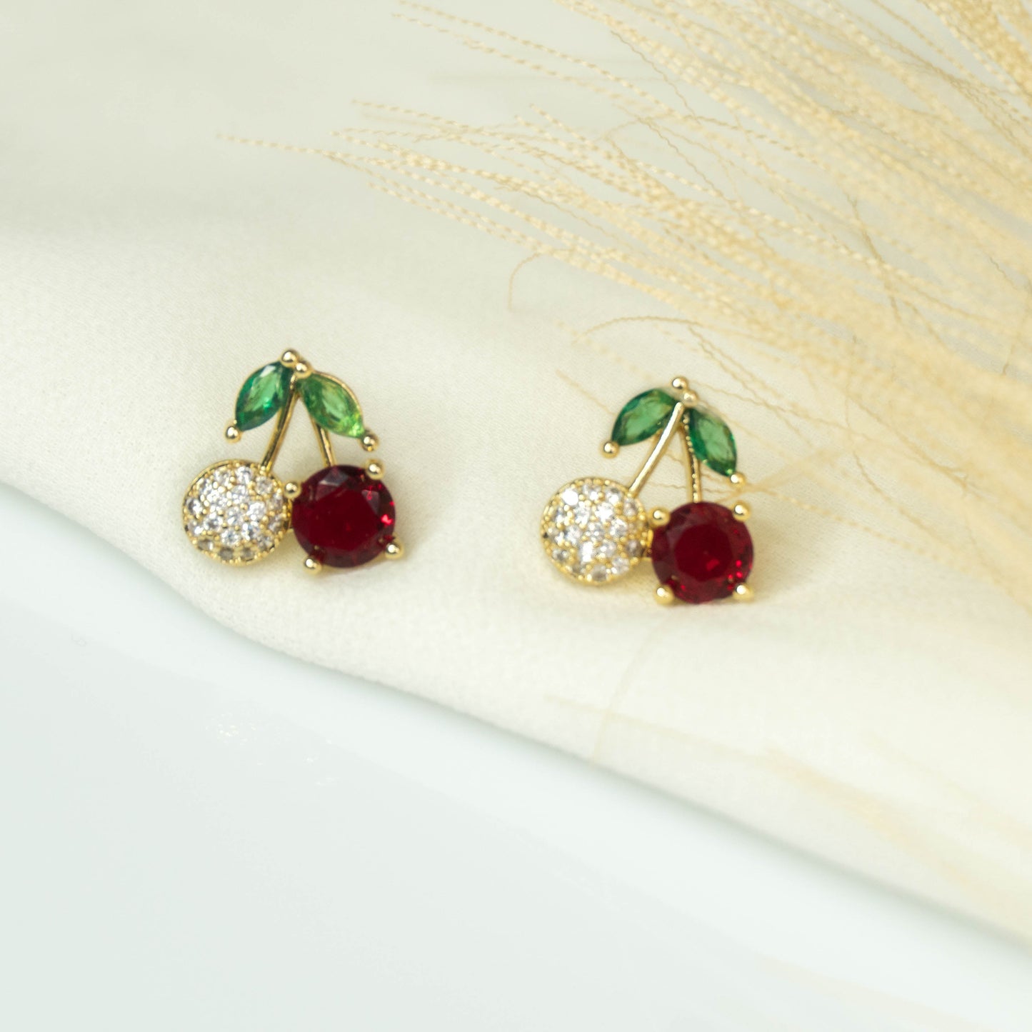 Aretes cerezas brillantes