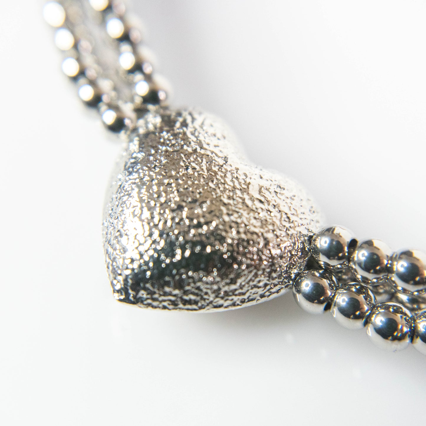 Pulsera balines corazón plateada