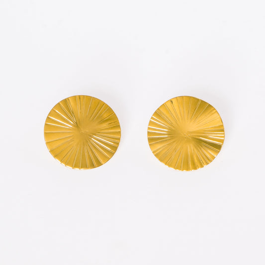 Aretes redondos en bronce con baño en oro
