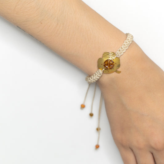 Pulsera tejida trebol